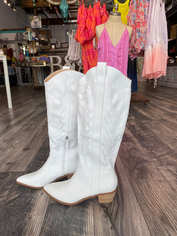 Dolly White Boots